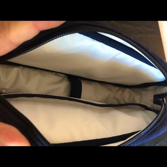 🆕 Vera Bradley Insulated Toiletry Bag - Picture 6 of 9